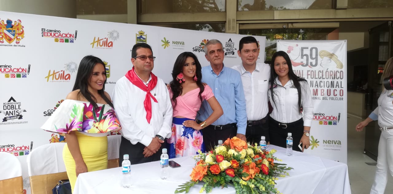 Karen Moreno, señorita Pitalito estuvo acompañada del alcalde de la ciudad Miguel Antonio Rico, la gestora Social Sandra Solarte, y directivas del Instituto de Cultura de Pitalito, además de grupos folclóricos ‘Son del Huila’ y ‘Sensación Laboyana’.